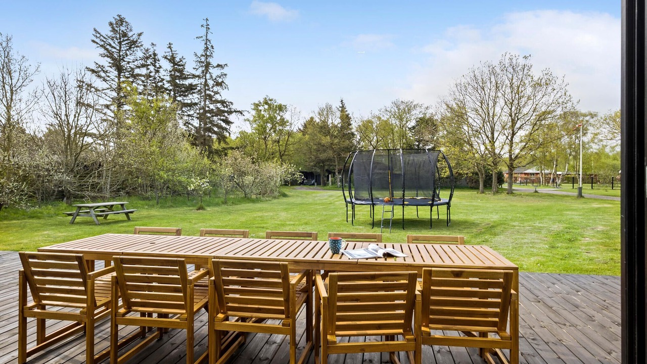 Photo of Others in Hou