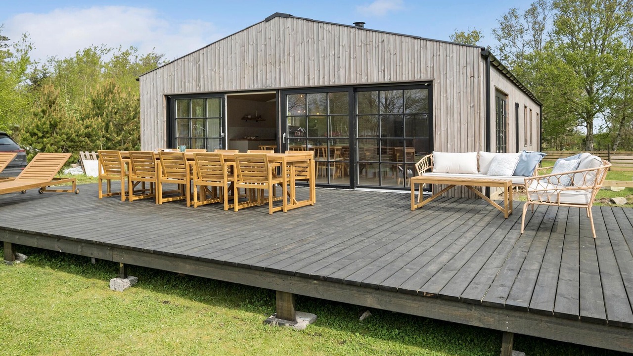 Photo of Others in Hou