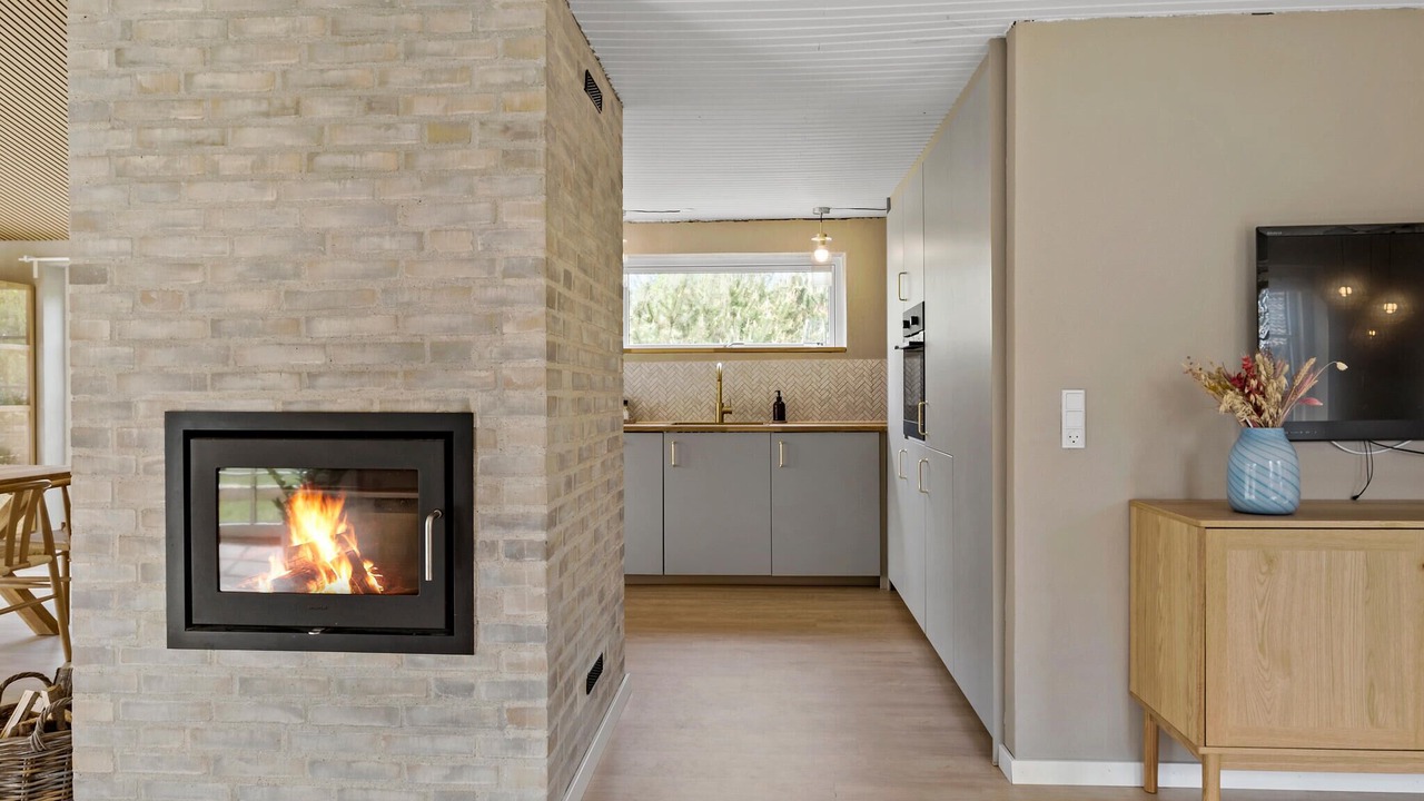 Photo of Others in Hou