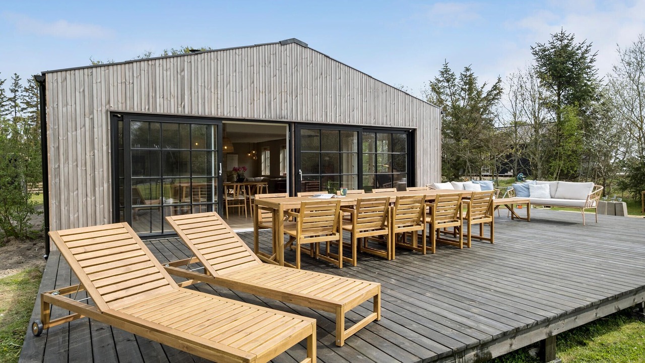 Photo of Others in Hou