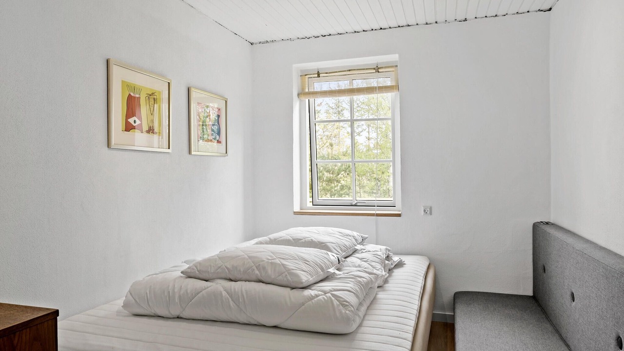 Photo of Others in Hou