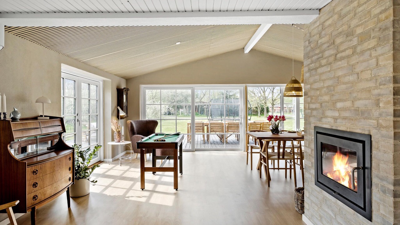 Photo of Others in Hou