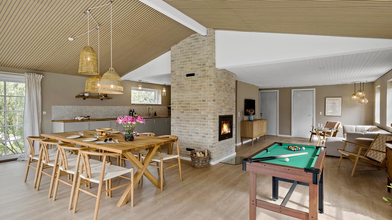 Photo of Others in Hou