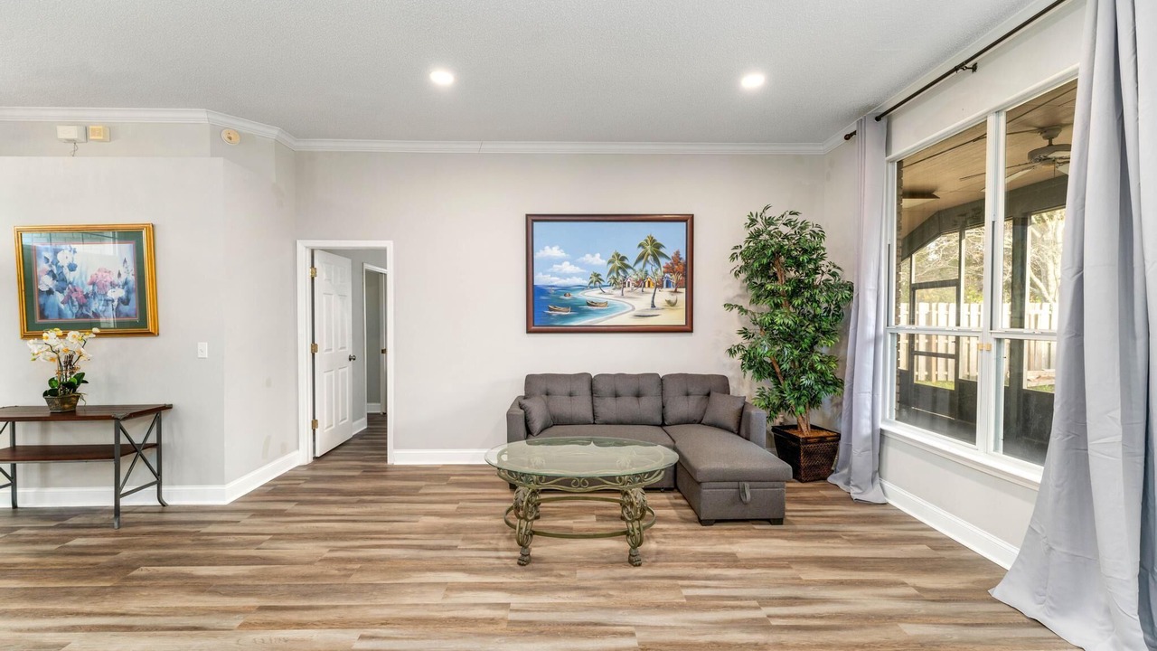 Photo of Livingroom in East Arlington