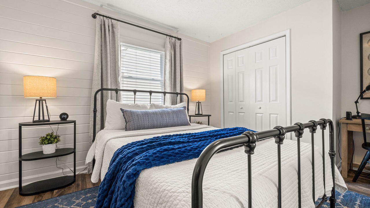 Photo of Bedroom in Shelby Park