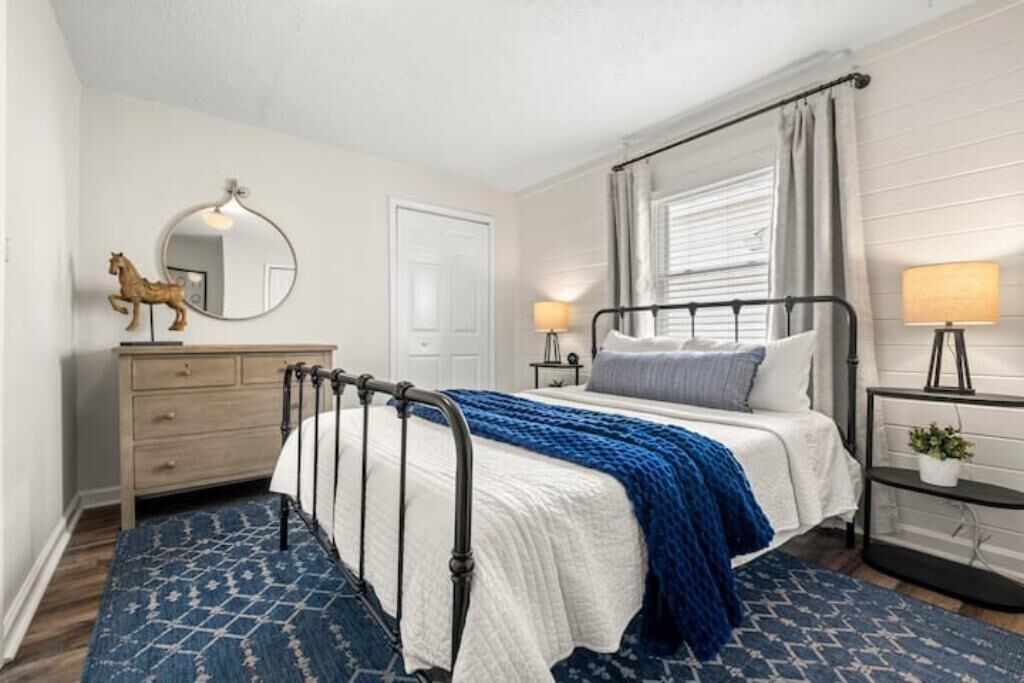 Photo of Bedroom in Shelby Park