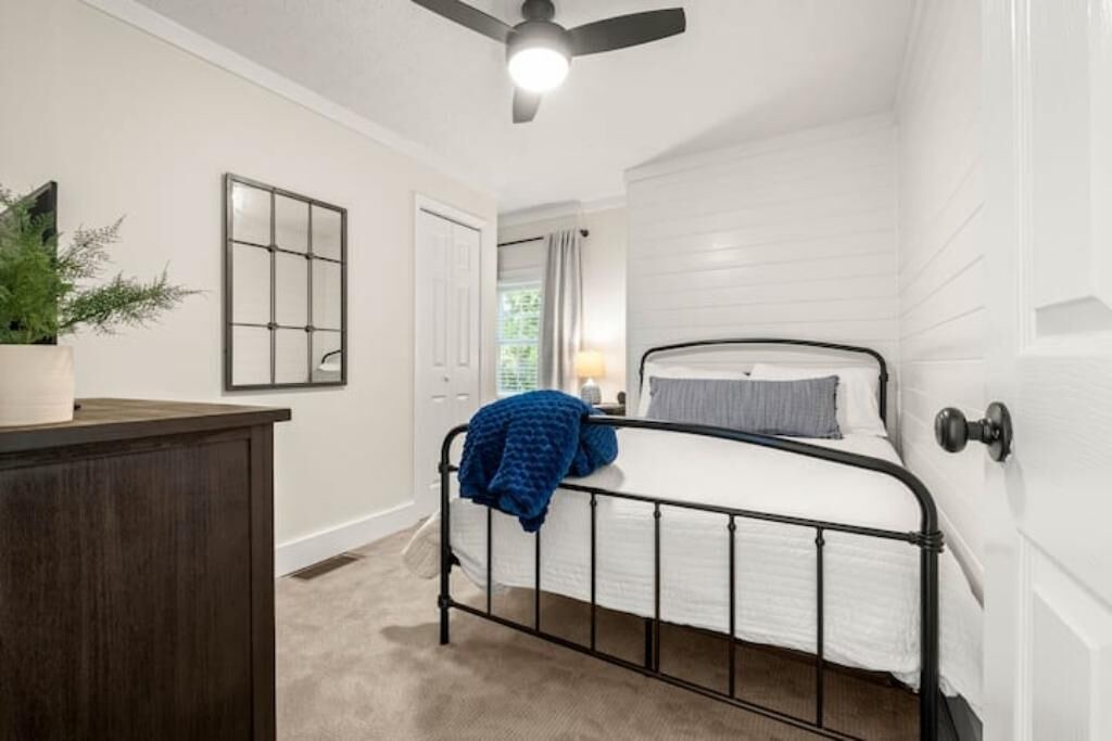 Photo of Bedroom in Shelby Park
