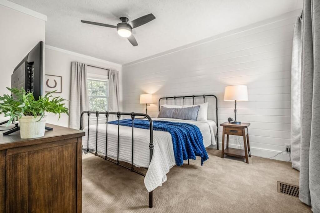 Photo of Bedroom in Shelby Park