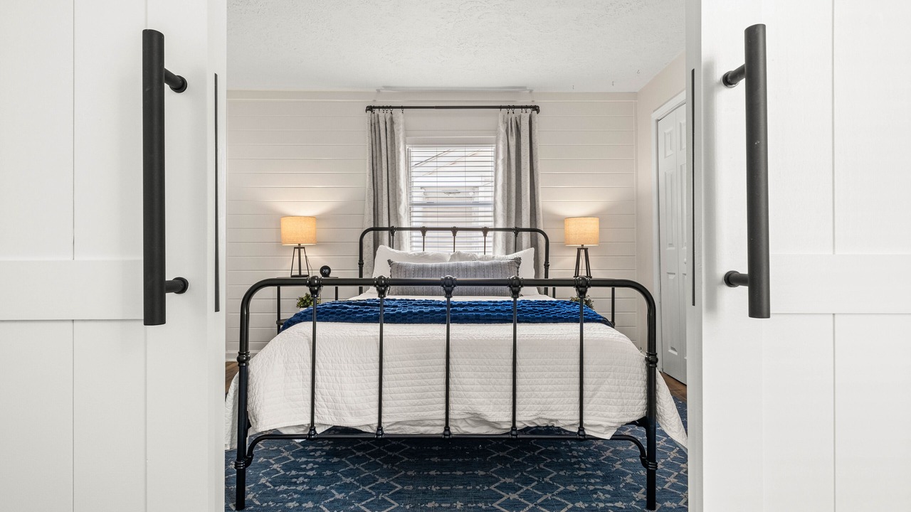 Photo of Bedroom in Shelby Park