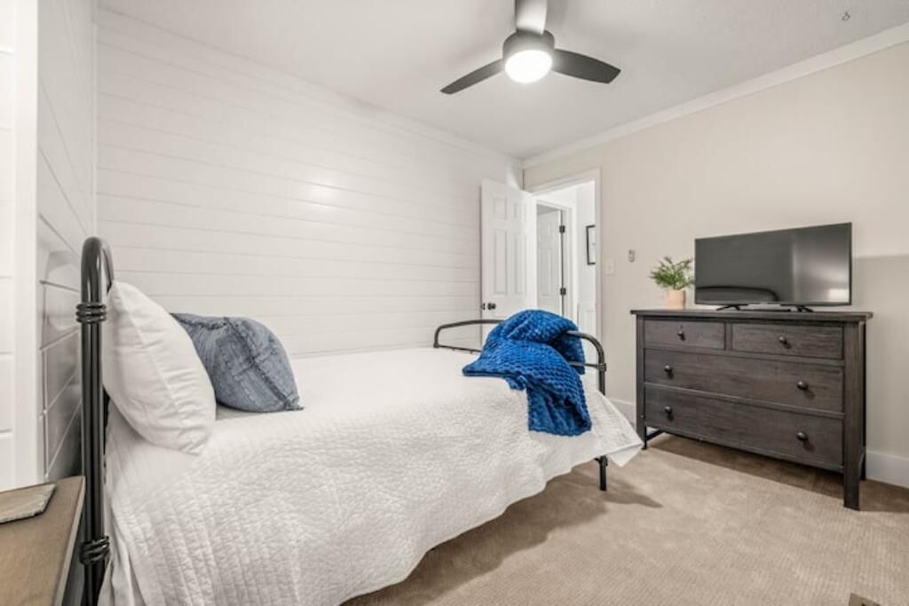 Photo of Bedroom in Shelby Park