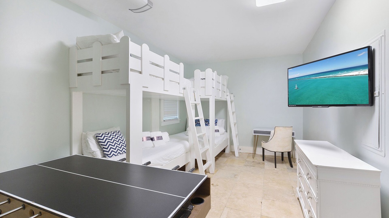 Photo of Bedroom in Delos