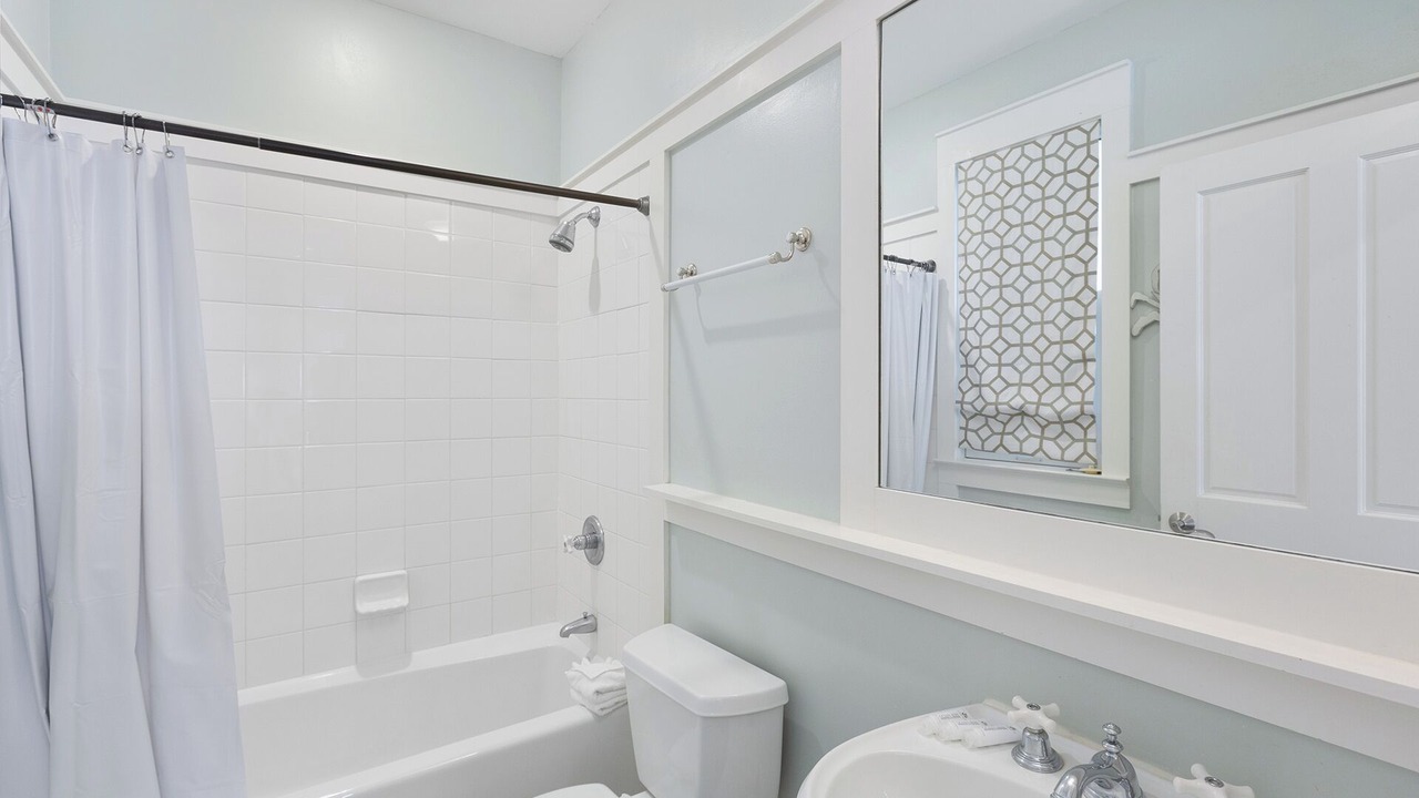 Photo of Bathroom in Delos