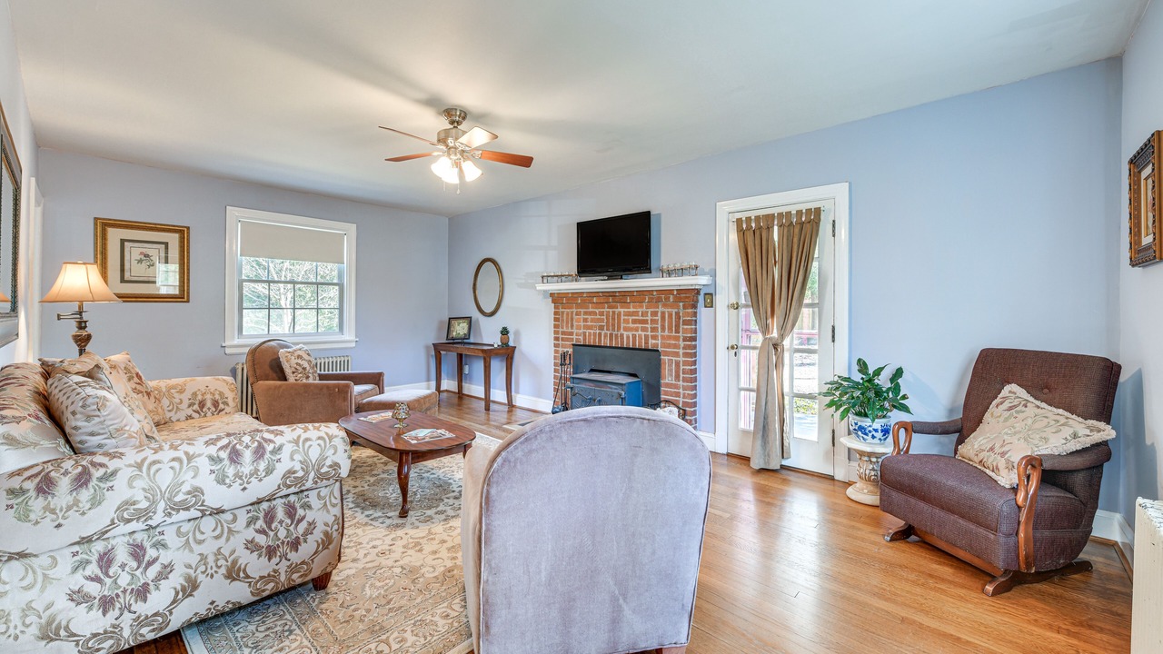 Photo of Livingroom in Glen Allen