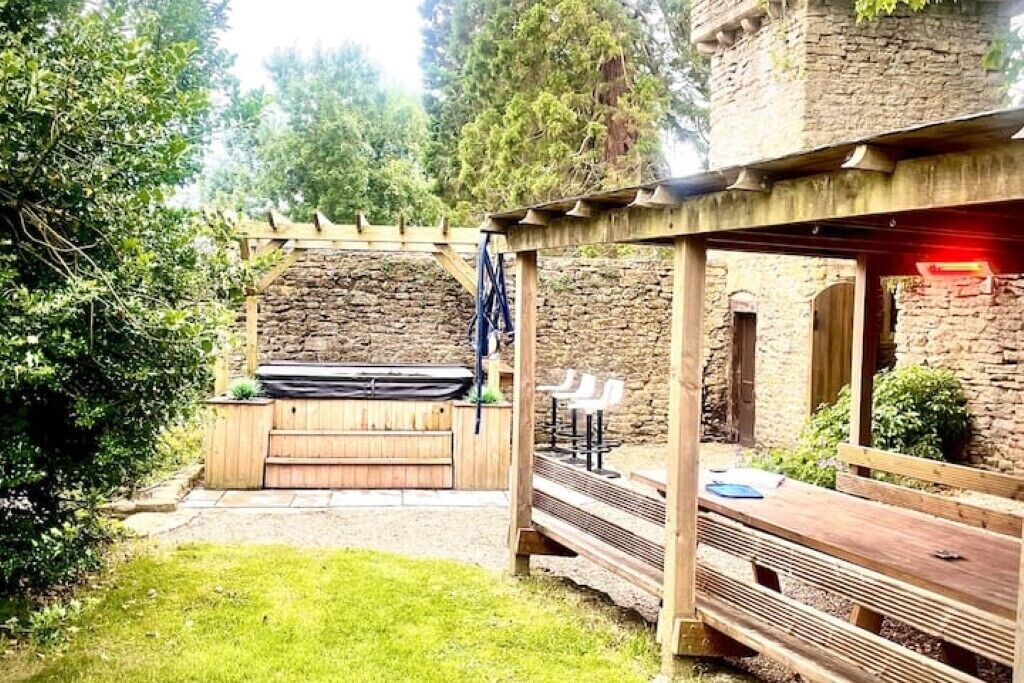 Photo of Outdoor in Lullington