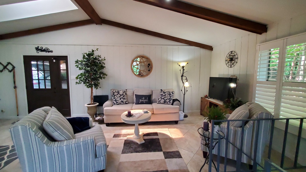 Photo of Livingroom in Jones Mills