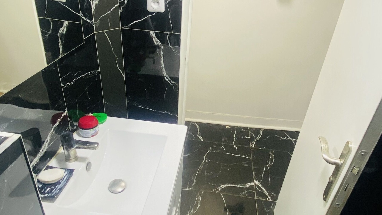 Photo of Bathroom in Gare