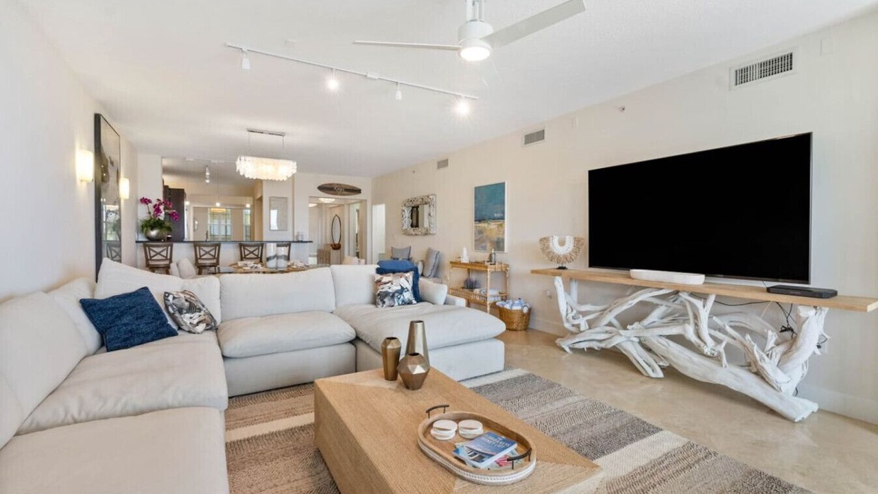 Photo of Livingroom in Rock Harbor