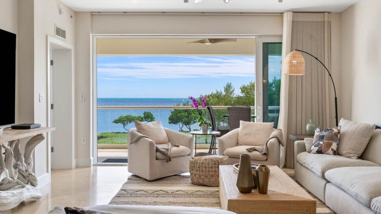 Photo of Livingroom in Rock Harbor