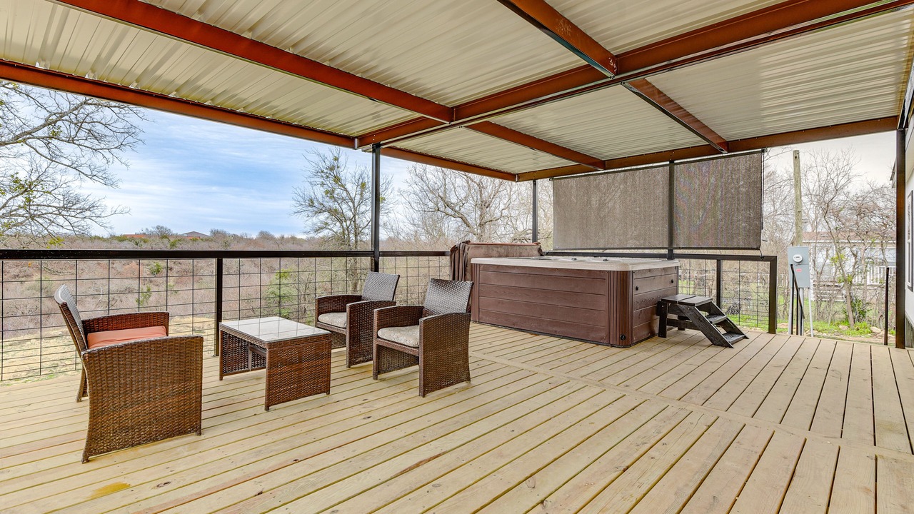 Photo of Outdoor in Hudson Oaks