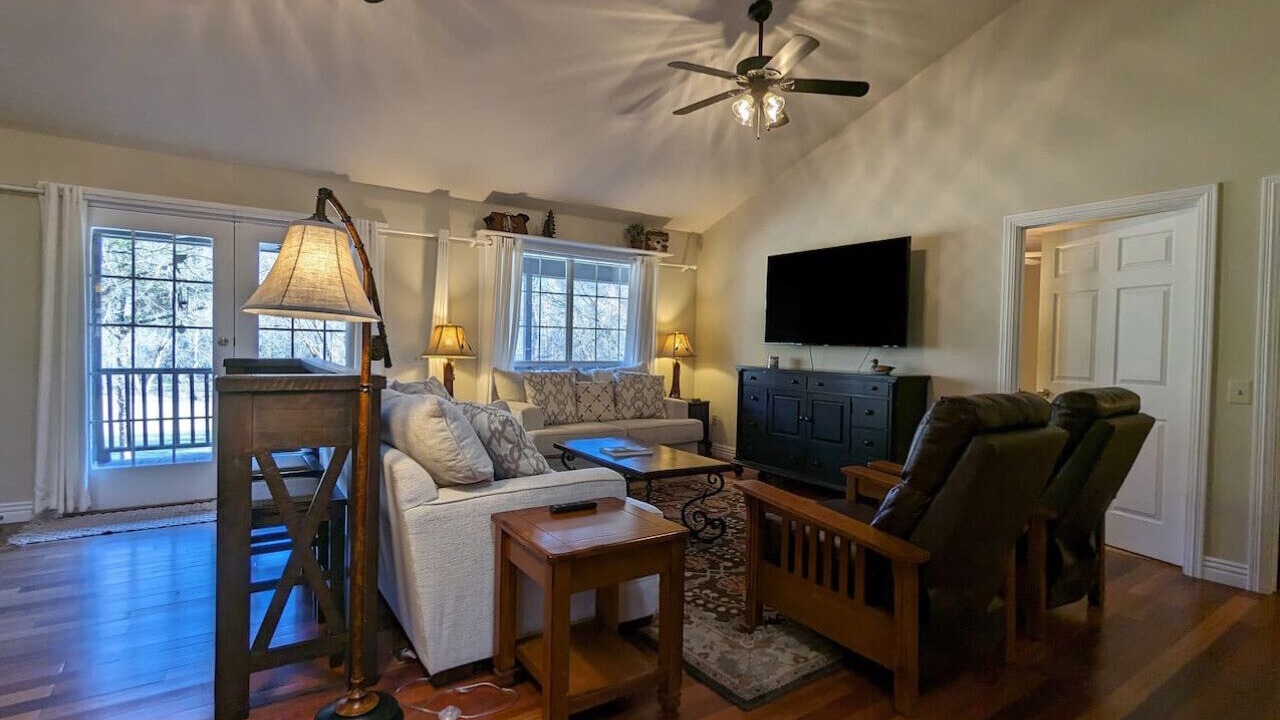 Photo of Livingroom in Eureka Springs