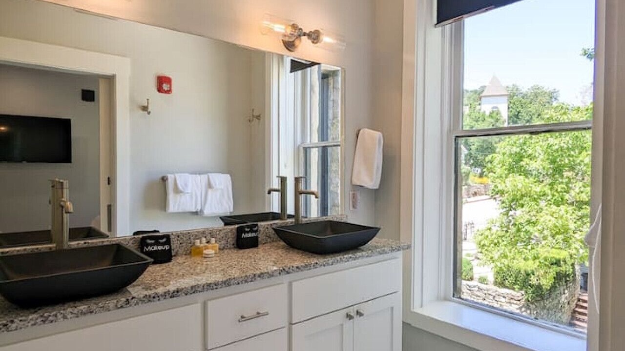 Photo of Bathroom in Eureka Springs Historic District