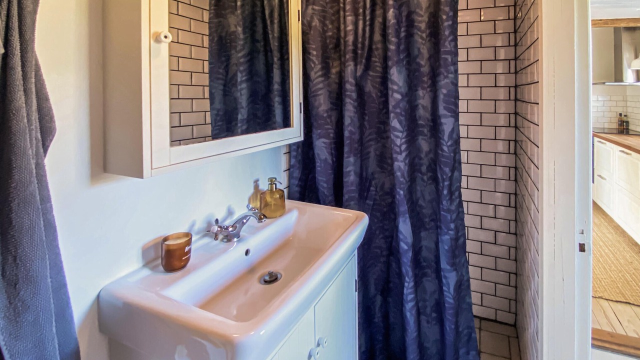 Photo of Bathroom in Fur