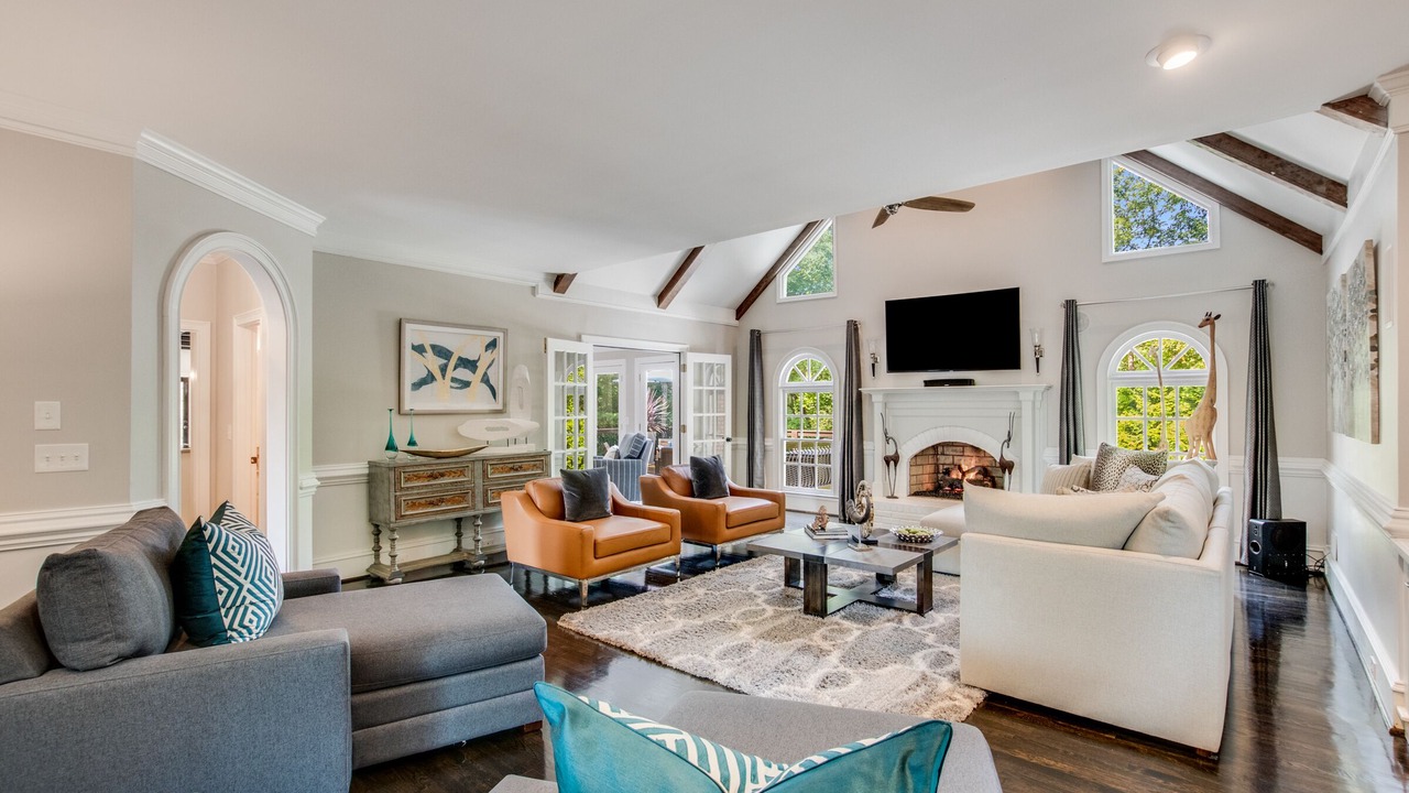 Photo of Livingroom in Sandy Springs