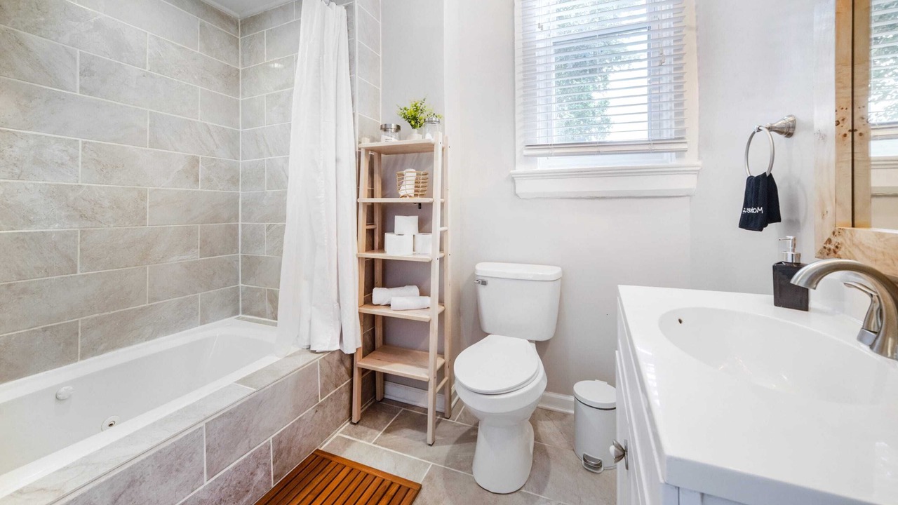 Photo of Bathroom in Shelby Park
