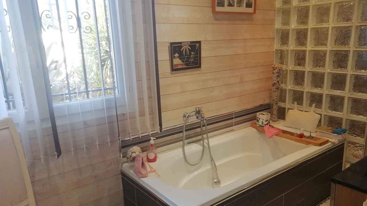 Photo of Bathroom in Gabian