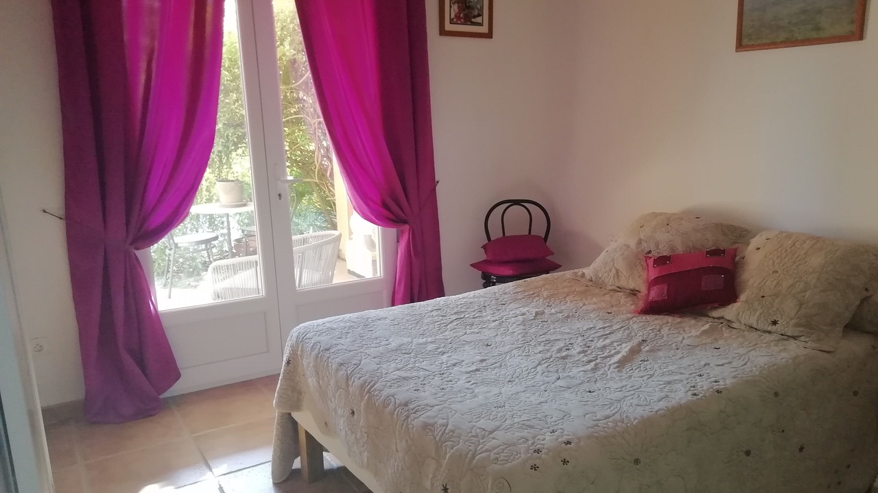 Photo of Bedroom in Gabian