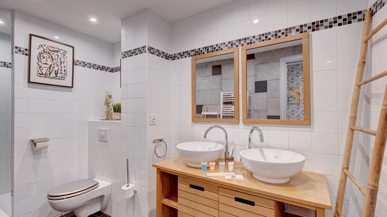 Photo of Bathroom in Saint-Fargeau