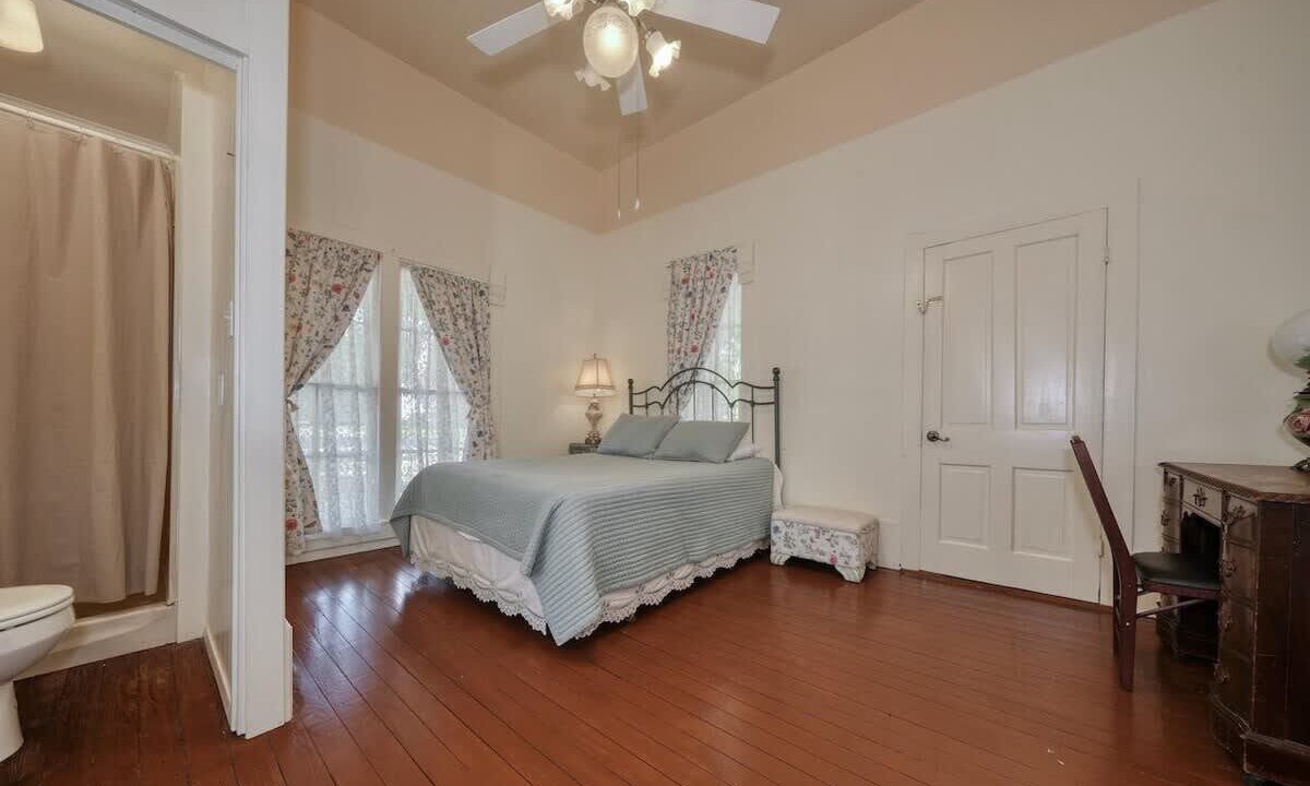 Photo of Bedroom in Lindale