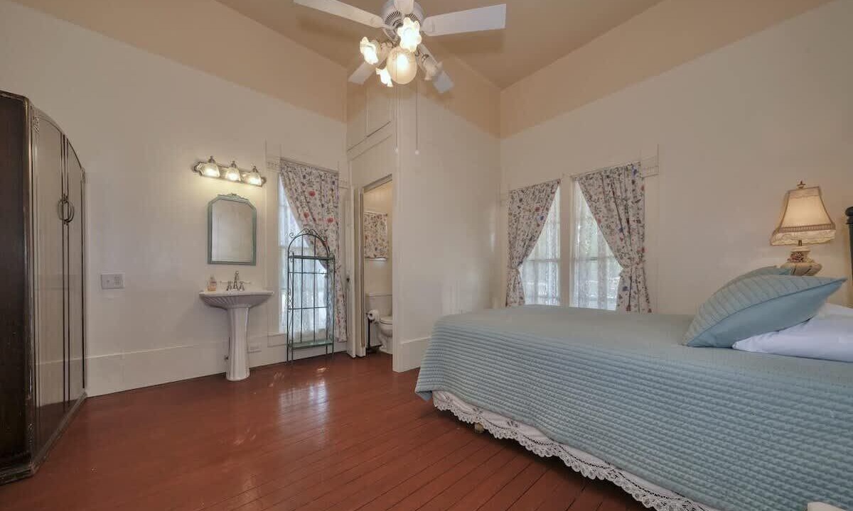 Photo of Bathroom in Lindale