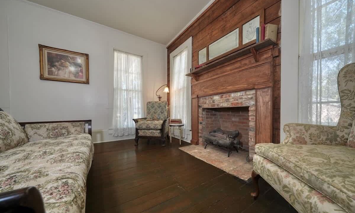 Photo of Livingroom in Lindale