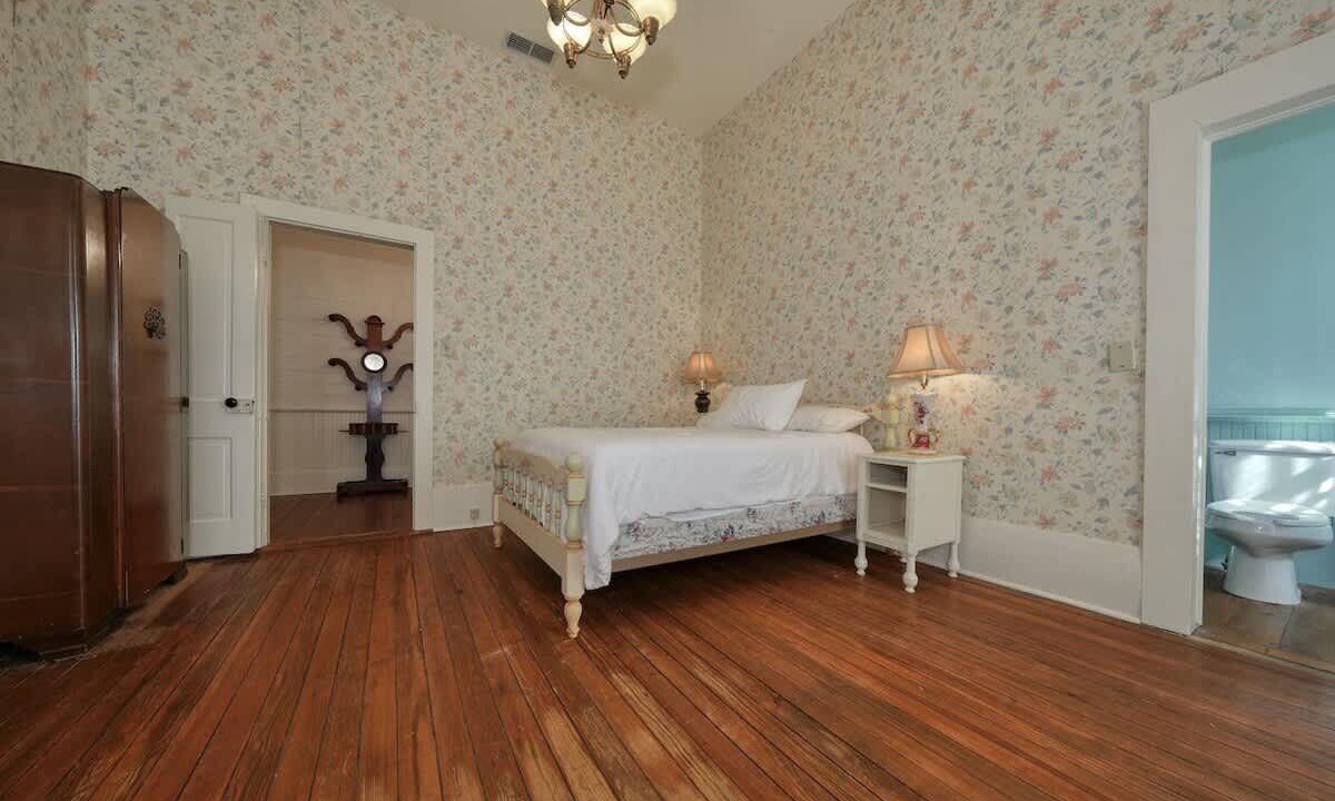 Photo of Bedroom in Lindale