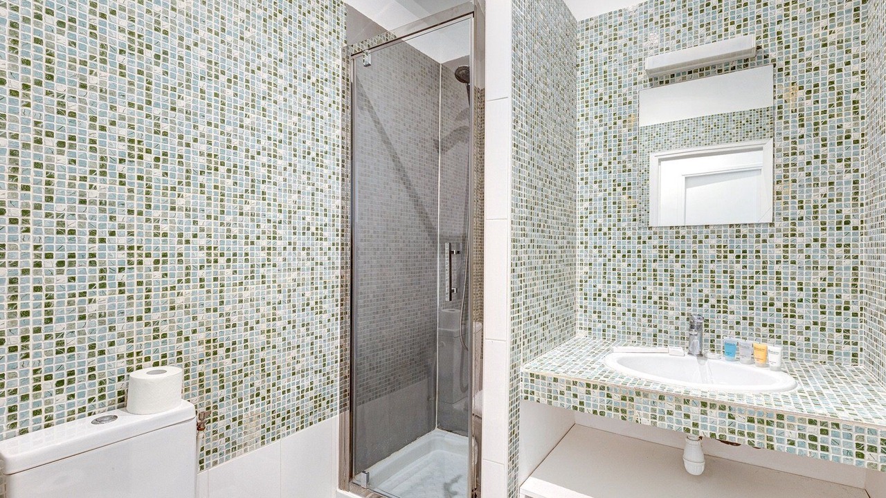 Photo of Bathroom in Quartier de la Folie-Mericourt