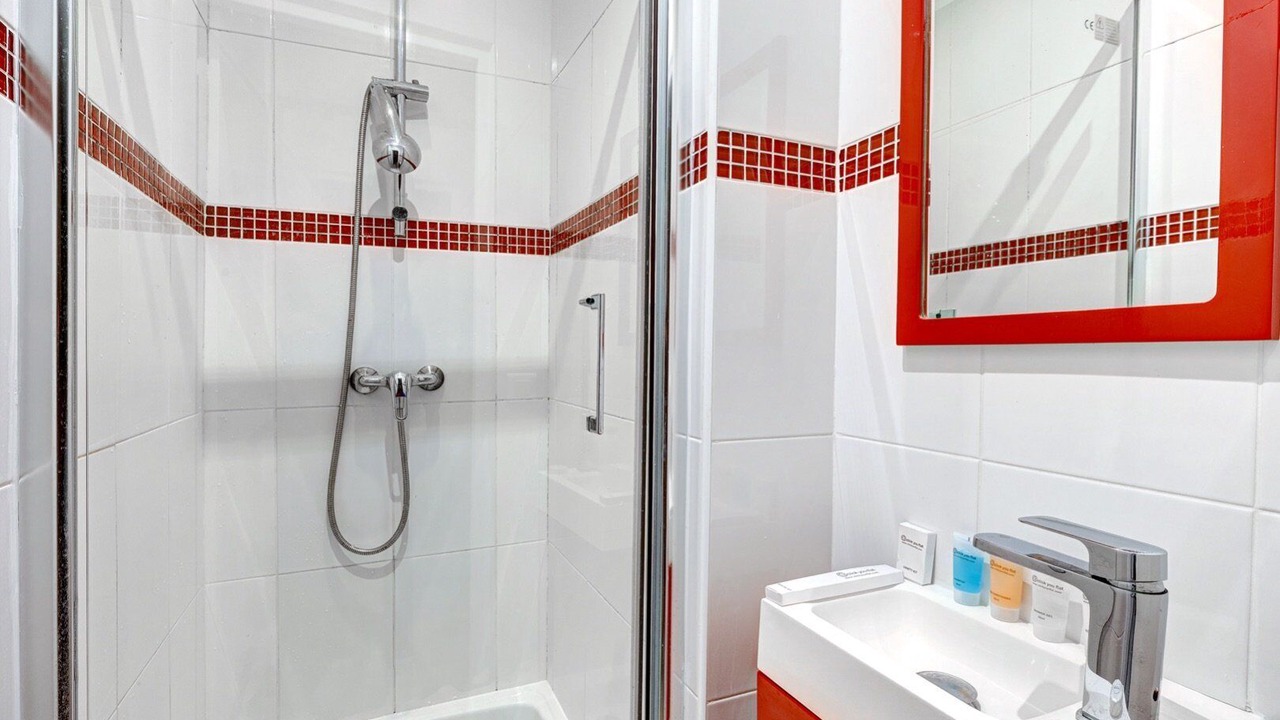 Photo of Bathroom in Quartier de la Folie-Mericourt