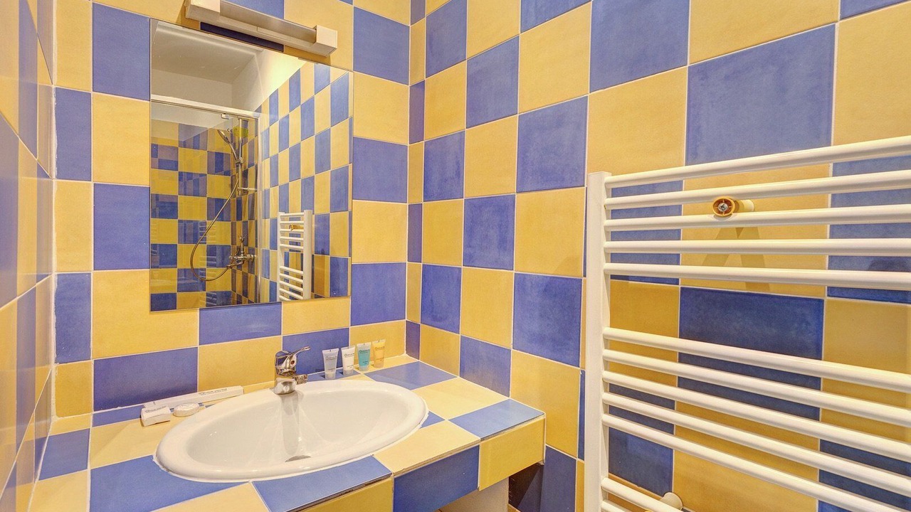 Photo of Bathroom in Quartier de la Folie-Mericourt