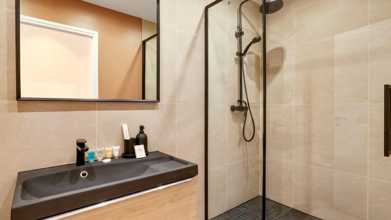 Photo of Bathroom in Gare