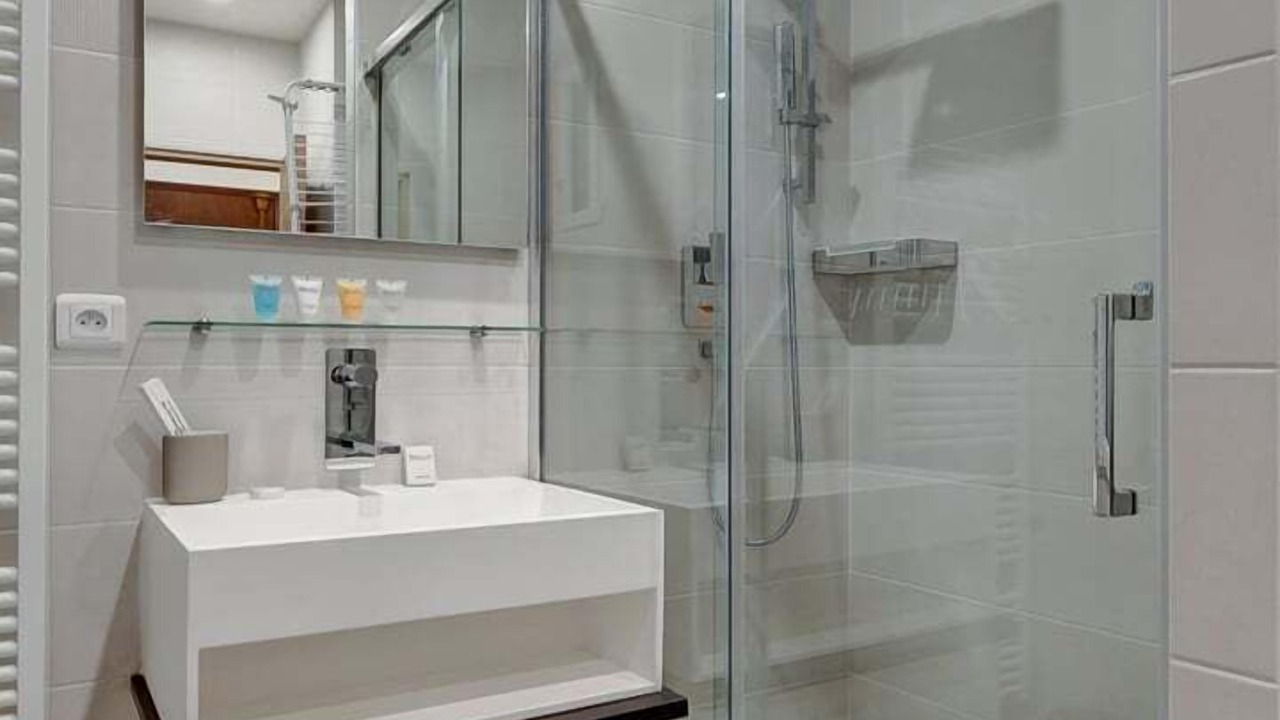 Photo of Bathroom in Quartier de la Salpetriere