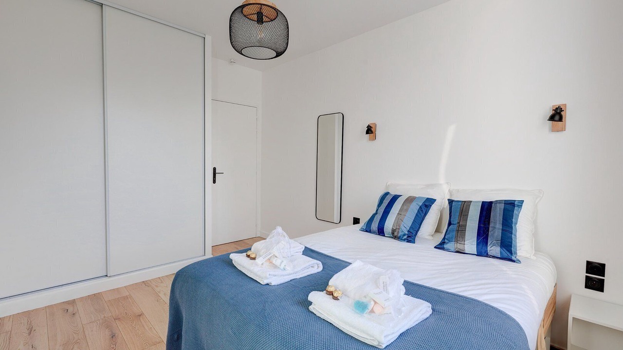 Photo of Bedroom in Suresnes