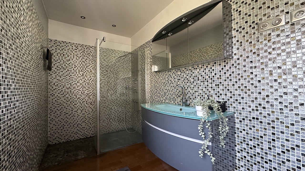 Photo of Bathroom in Cachan