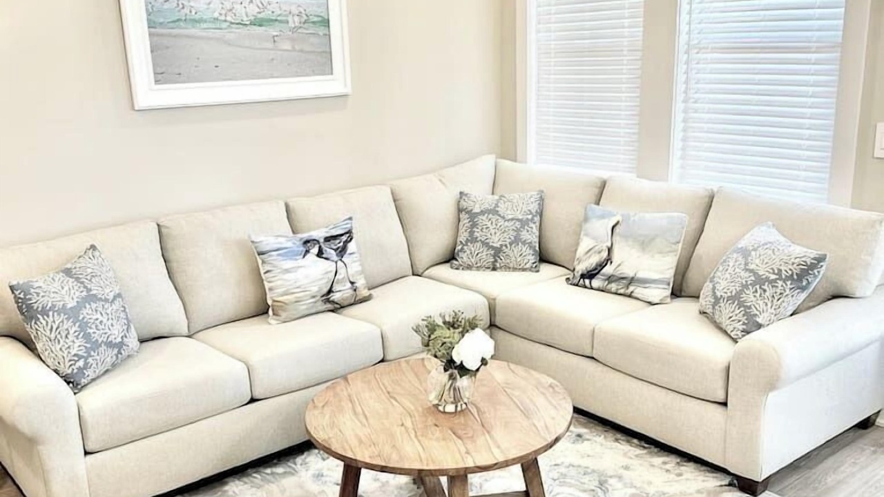 Photo of Livingroom in Corolla Light