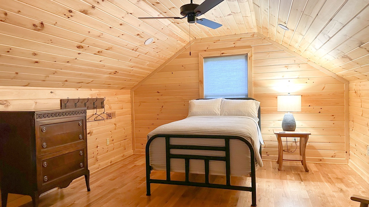 Photo of Bedroom in Mountain Rest