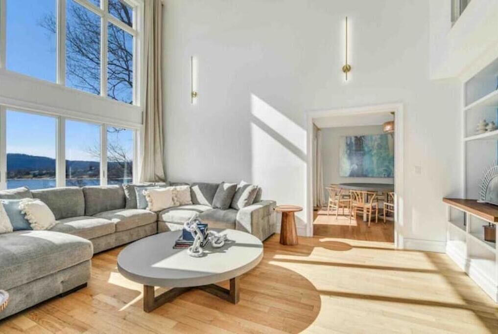 Photo of Livingroom in Brookfield