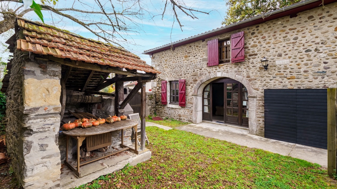 Photo of Patio Balcony in Osserain-Rivareyte