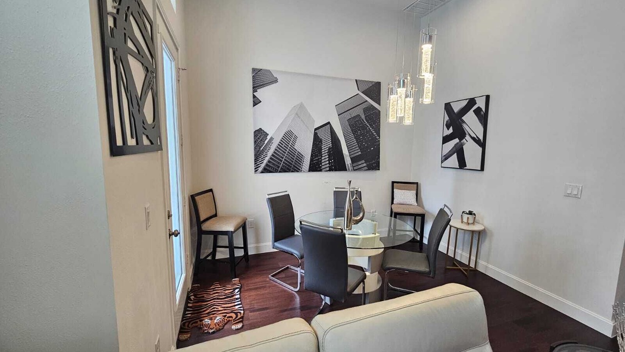 Photo of Livingroom in Garden Oaks