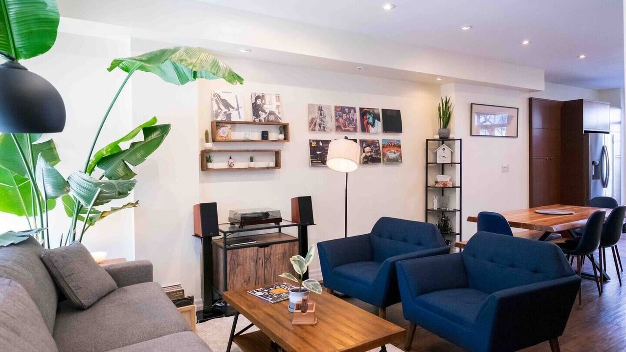 Photo of Livingroom in Leslieville