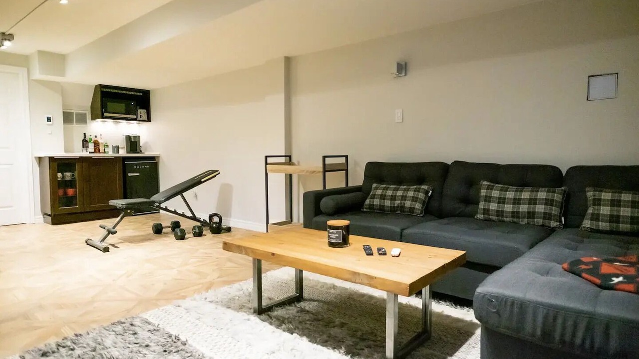 Photo of Livingroom in Leslieville