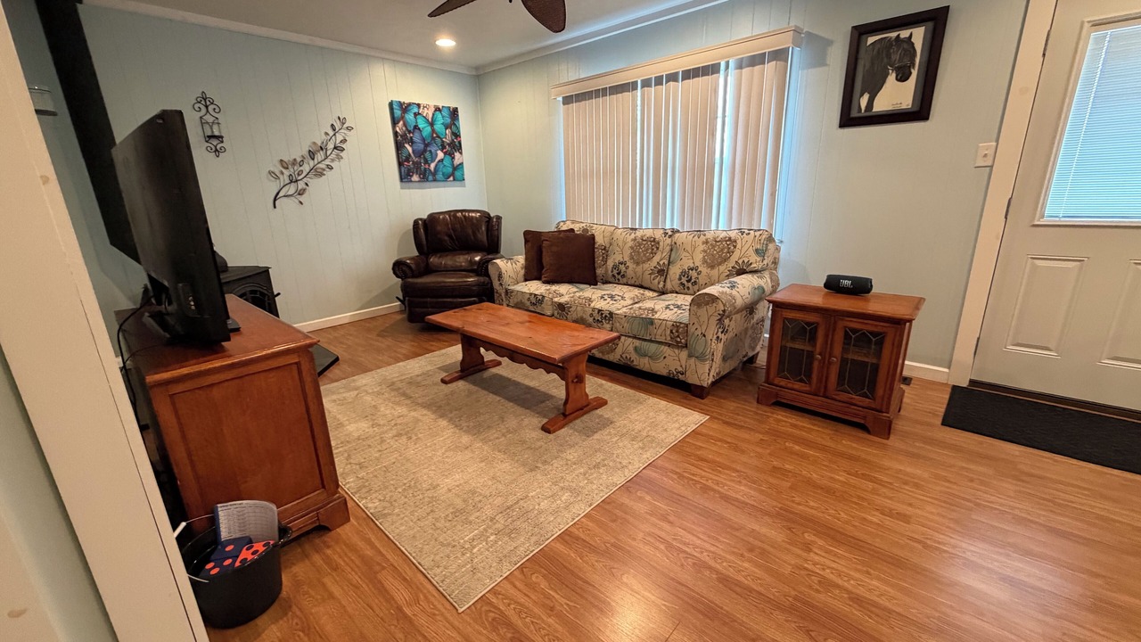 Photo of Livingroom in Shoals